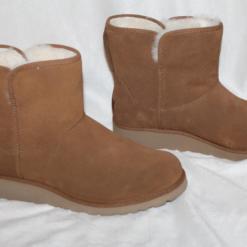 NIB UGG MINI SUEDE‎ SHEARLING LINED WEDGE CLASSIC SLIM BOOTS CHESTNUT